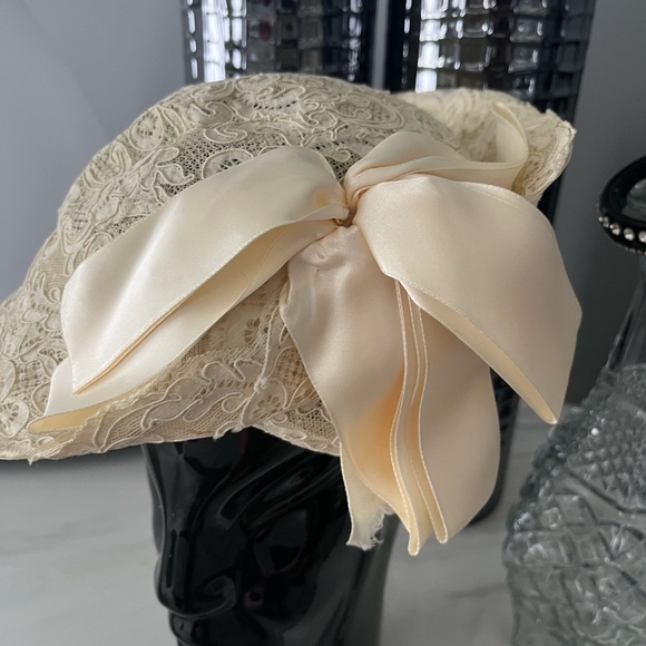 Rare museum quality 1930s bridal hat Chantilly lace and ribbons cream - Picture 7 of 15